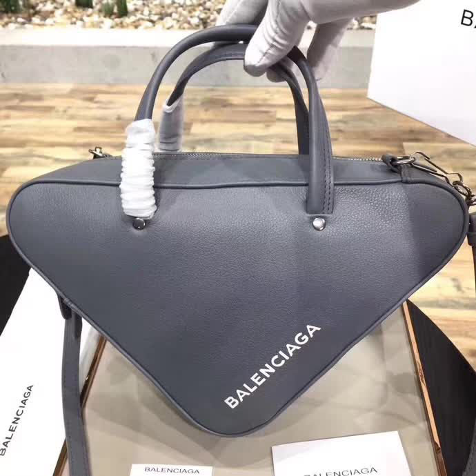 BALENCIAG巴黎世家 Balenciaga TRIANGLE DUFFLE L 三角包小號  BL1260